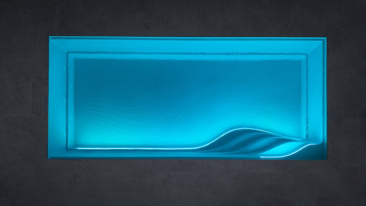 Bovenaanzicht van een WaterRows zwembad met turquoise ledverlichting bij nacht